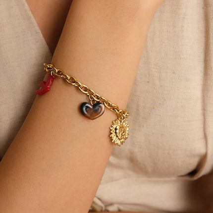 Bracelet Kalyra - oiseau et coeur en résine, coeur martelé, trèfle, perle fleur