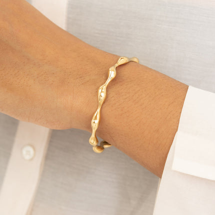 Bangle - wavy ring with a dripple effect