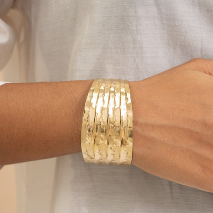 Cuff - 4 lines and dots