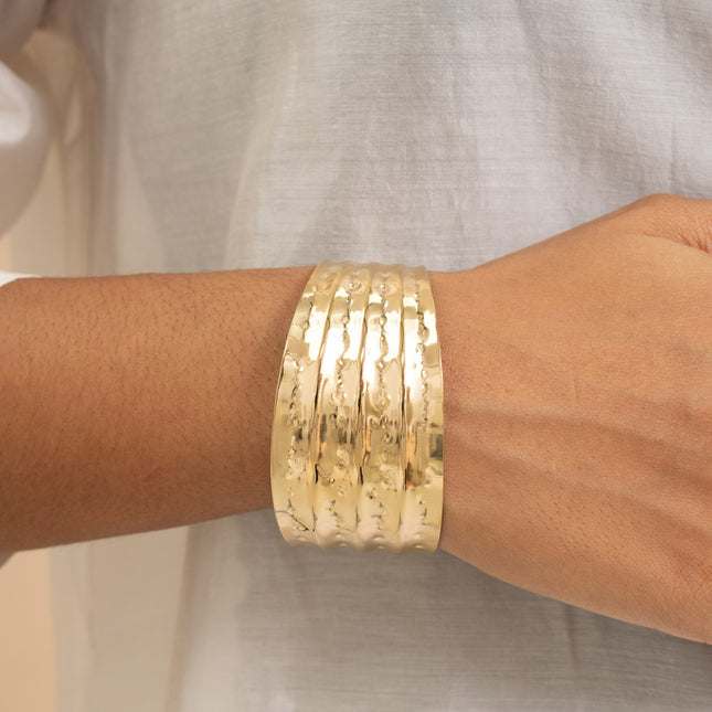 Cuff - 4 lines and dots