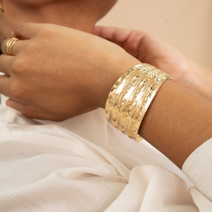 Cuff - 4 lines and dots