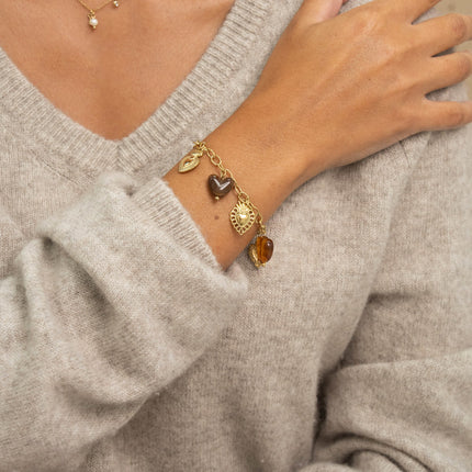 Bracelet - breloques coeurs en résine et en acier