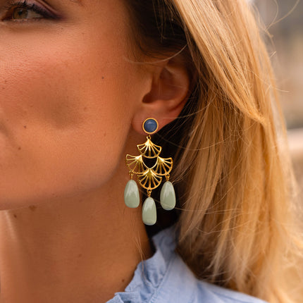Boucles pendantes Nour - cabochon rond, empiècement éventail et 3 gouttes en acétate