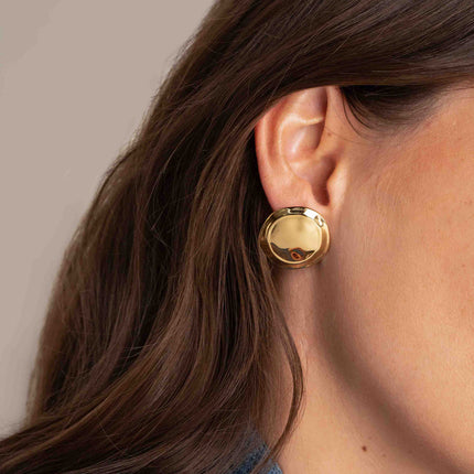 Sileas stud earrings - hammered round