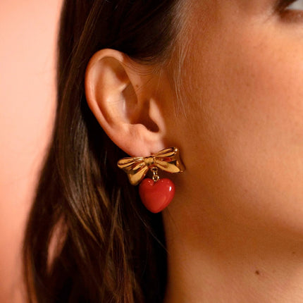 Boucles pendantes Ariadna - noeud papillon et coeur pendant en acétate