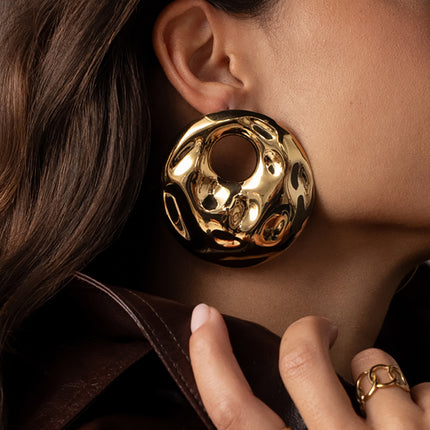 Boucles puces Macchiato - grande pièce ronde bombée martelé avec rond ajouré 64mm