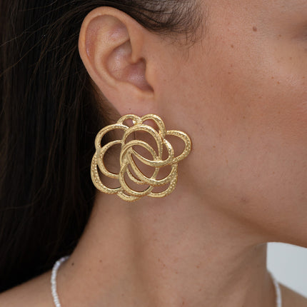 Boucles puces - pièce en forme de rose ajourée