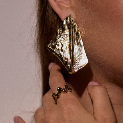 Boucles puces - grande pièce effet pliée et texturée