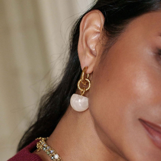 Boucles pendantes Perrine - anneaux martelés et acétate