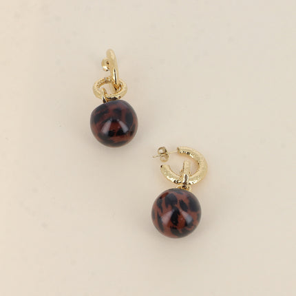 Boucles pendantes Perrine - anneaux martelés et acétate