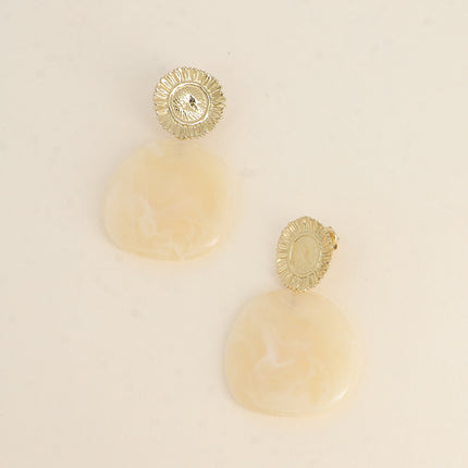 Boucles pendantes Adélaïde - fleur texturée et pièce en acétate