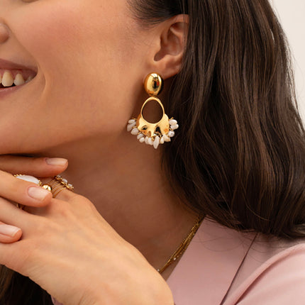 Boucles pendantes Eulalia - boule ovale et pièce ajourée avec pierres naturelles, résine blanche
