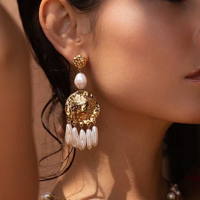 Boucles pendantes Olyna - pièces texturées et perles en acétate