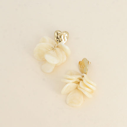 Boucles pendantes - coeur texturé et de pièces pendantes en acétate