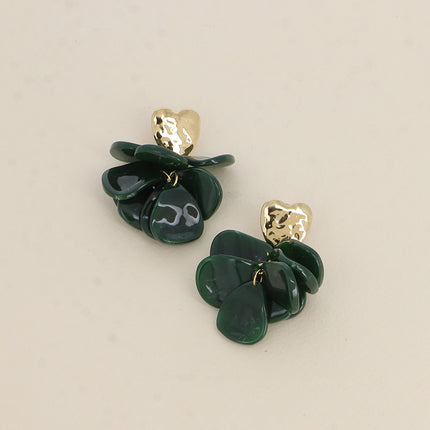 Boucles pendantes - coeur texturé et de pièces pendantes en acétate