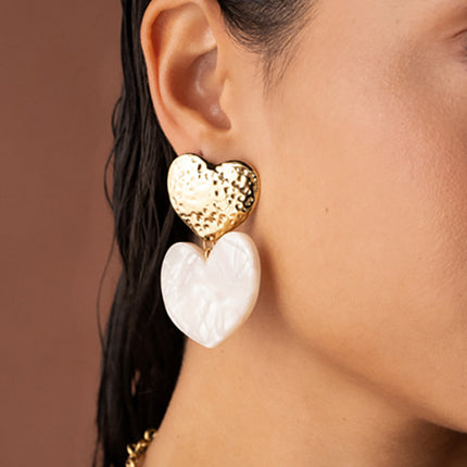 Boucles pendantes Americano - coeurs en résine et texturé