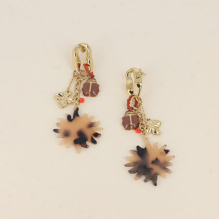 Boucles pendantes - soleil en résine léopard, feuillage, scarabée en émail, perles