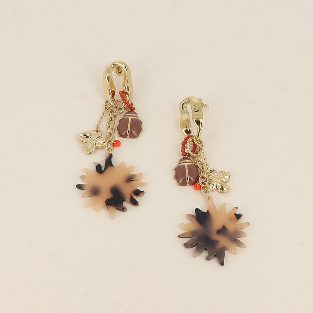 Boucles pendantes - soleil en résine léopard, feuillage, scarabée en émail, perles