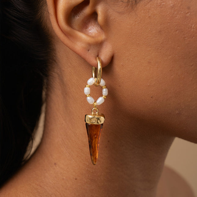 Creole earrings - freshwater pearls and resin horn