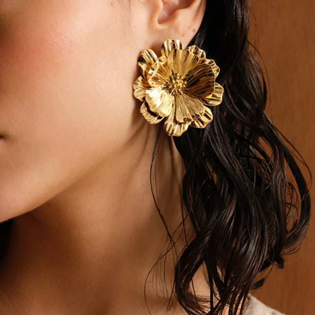 Lyséa stud earrings - textured flower