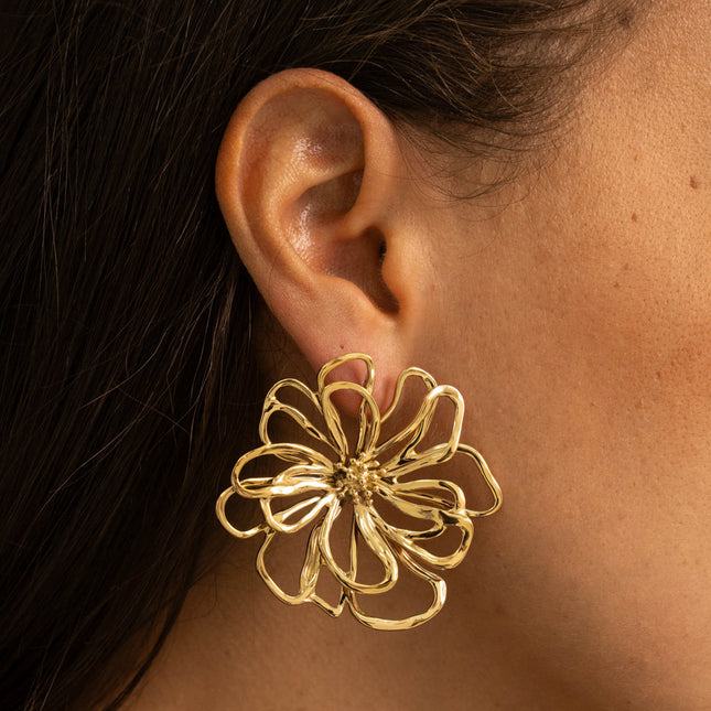 Stud earrings - openwork flower