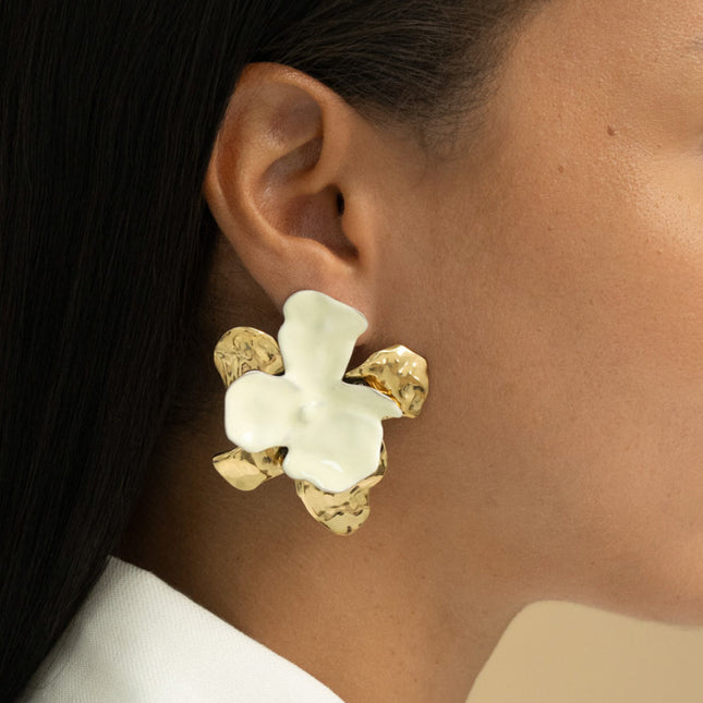 Stud earrings - flower and enamel