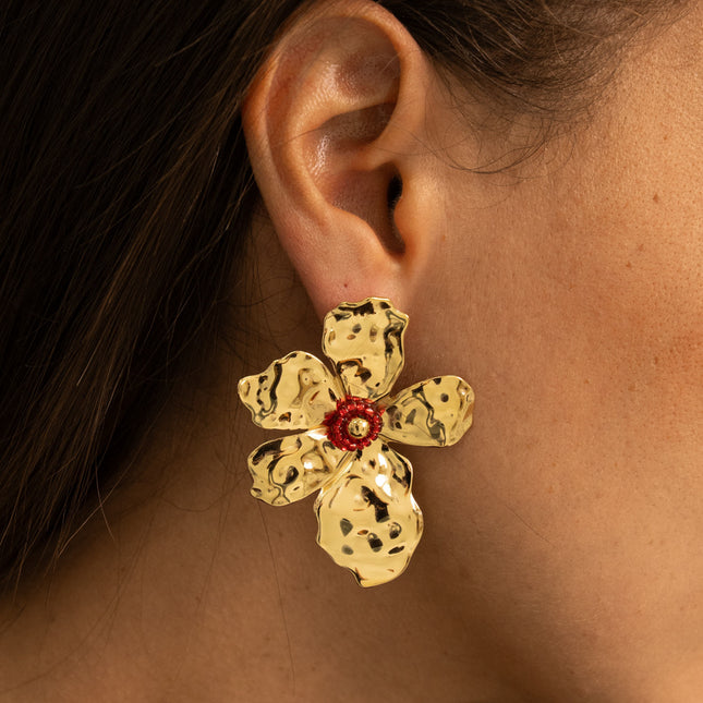 Stud earrings - floral pattern and pearls