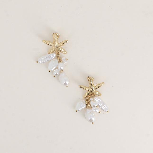 Boucles pendantes - étoile de mer et perles de résine blanche