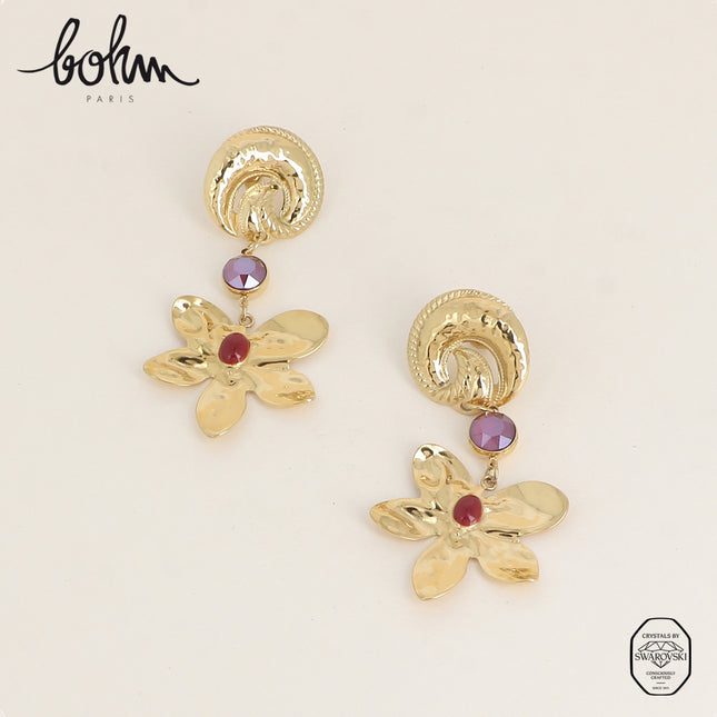 Boucles pendantes - ornées de cristaux de Swarovski® SS39, pièce tourbillon, feuillage
