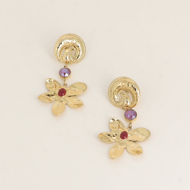 Boucles pendantes - ornées de cristaux de Swarovski® SS39, pièce tourbillon, feuillage