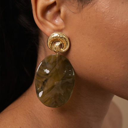 Boucles pendantes Naïma - 2 pièces en résine, noeud et goutte ondulée