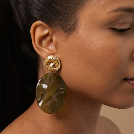 Boucles pendantes Naïma - 2 pièces en résine, noeud et goutte ondulée