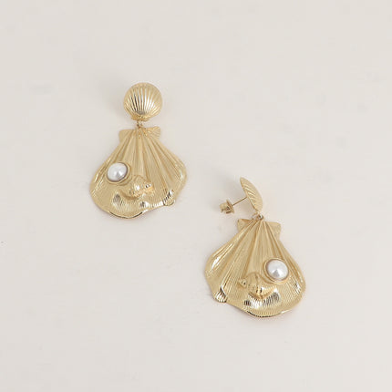 Boucles pendantes - motif coquillages et cabochon en résine nacrée