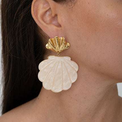 Dangle earrings - 2 pieces shell and resin