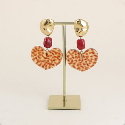 Boucles pendantes - pièce martelée, rectangle et coeur en résine