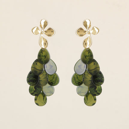 Boucles pendantes - feuillage et pétales en résine