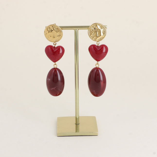 Boucles pendantes - pièce plate ronde texturée, perles coeur et ovale en résine