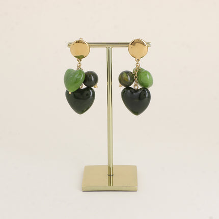 Boucles pendantes - pièce plate ronde, 2 perles coeurs et boule en résine