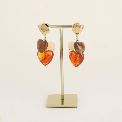 Boucles pendantes - pièce plate ronde, 2 perles coeurs et boule en résine