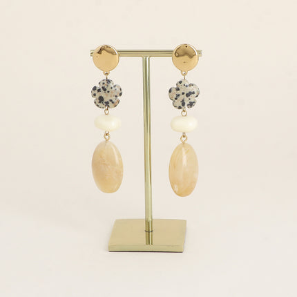 Boucles pendantes - pièce ovale plate, de perles fleur et 2 ovales en résine