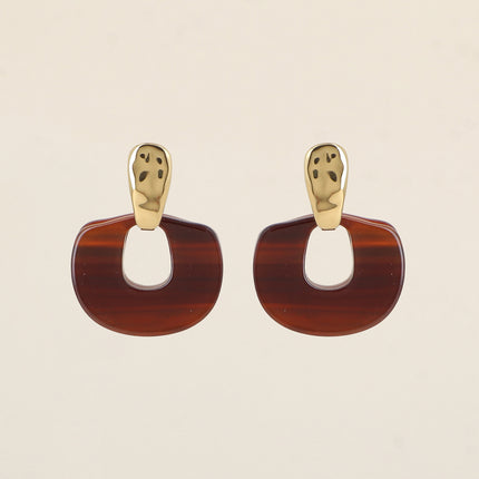 Boucles pendantes - barre martelée et pièce en résine