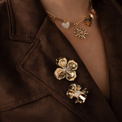 Aube pin - textured flower design with small white resin beads