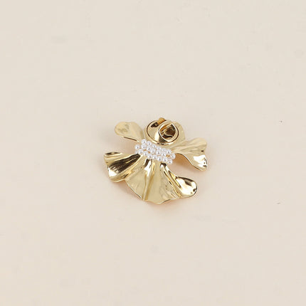 Auriane enamel pin - floral design and white resin beads