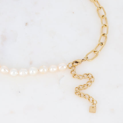 Collier Olys - anneau martelé et perles d'eau douce