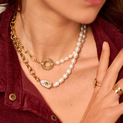 Collier Olys - anneau martelé et perles d'eau douce