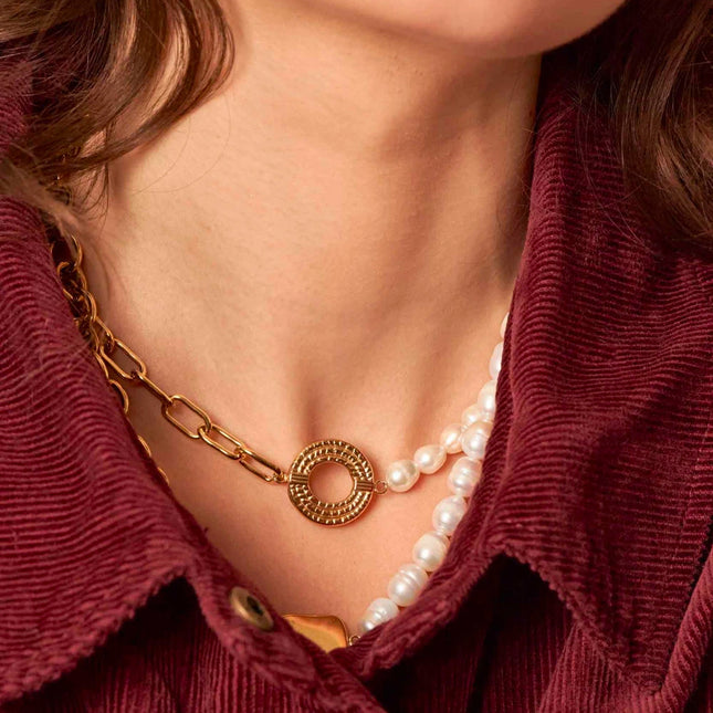 Collier Olys - anneau martelé et perles d'eau douce