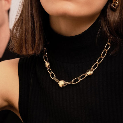 Bailyne necklace - oval links, dotted pendant