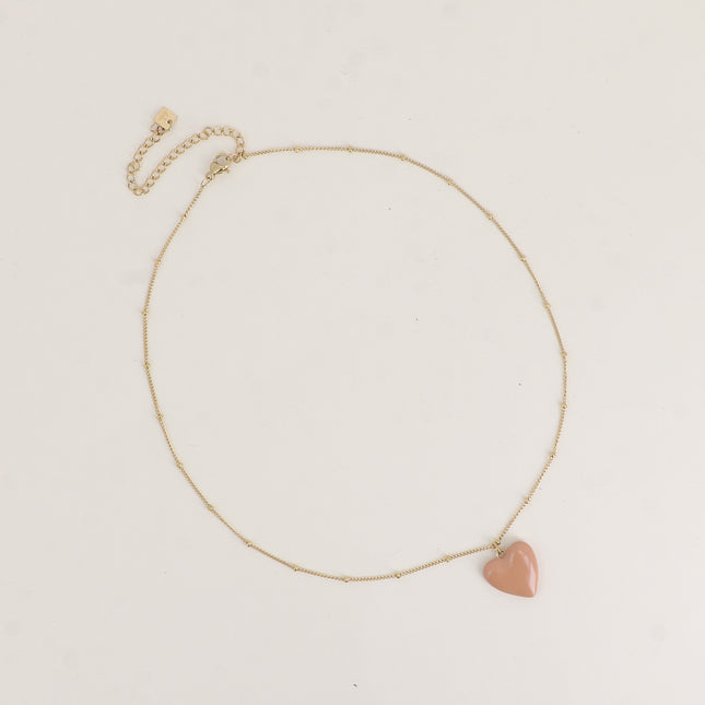 Collier - chaîne à petites boules et pendentif coeur émaillé