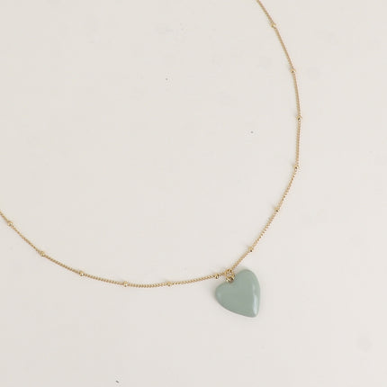 Collier - chaîne à petites boules et pendentif coeur émaillé