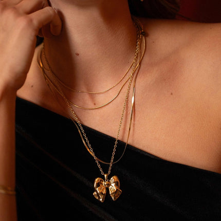 Collier Danica - gros pendentif noeud papillon